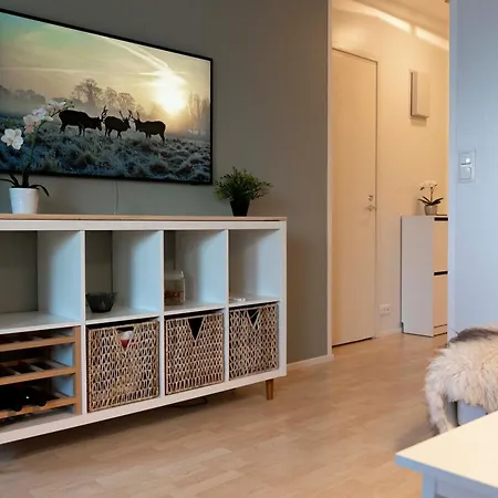 And Cozy By The Train Station With Free Parking *