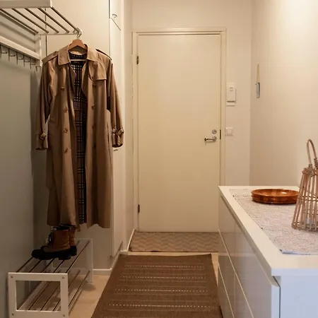 And Cozy By The Train Station With Free Parking *