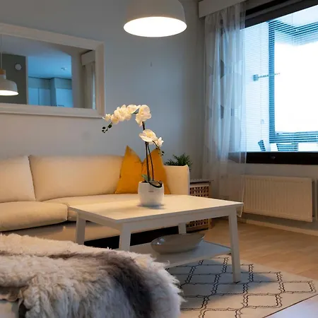 And Cozy By The Train Station With Free Parking Apartment