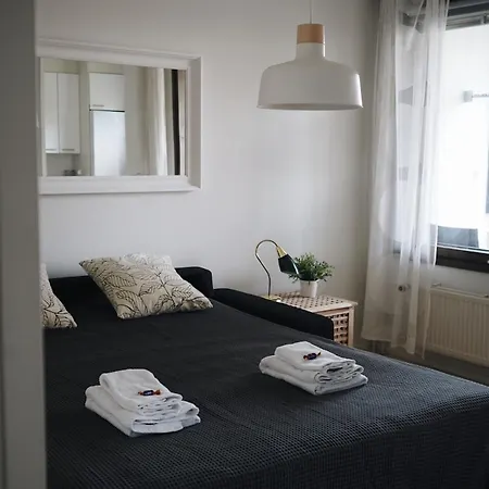 And Cozy By The Train Station With Free Parking Apartment