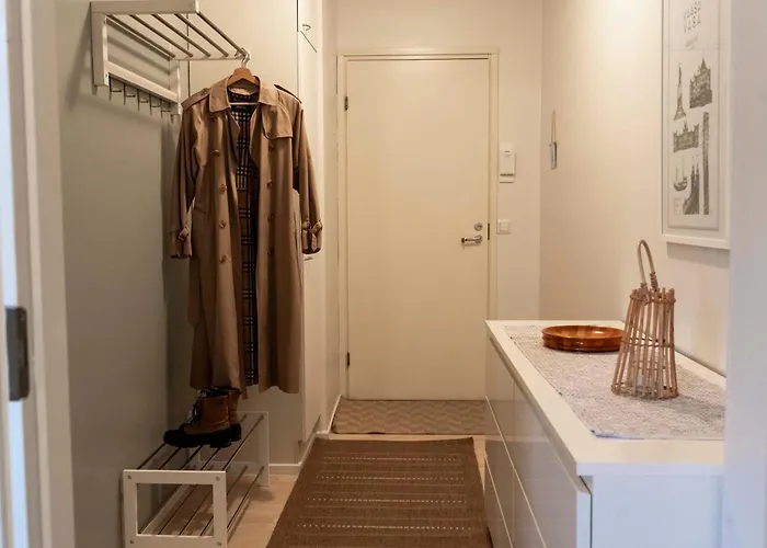 And Cozy By The Train Station With Free Parking *